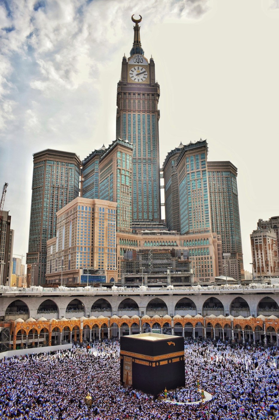 Wide view of worshippers around the Kaaba at Masjid al-Haram, Makkah